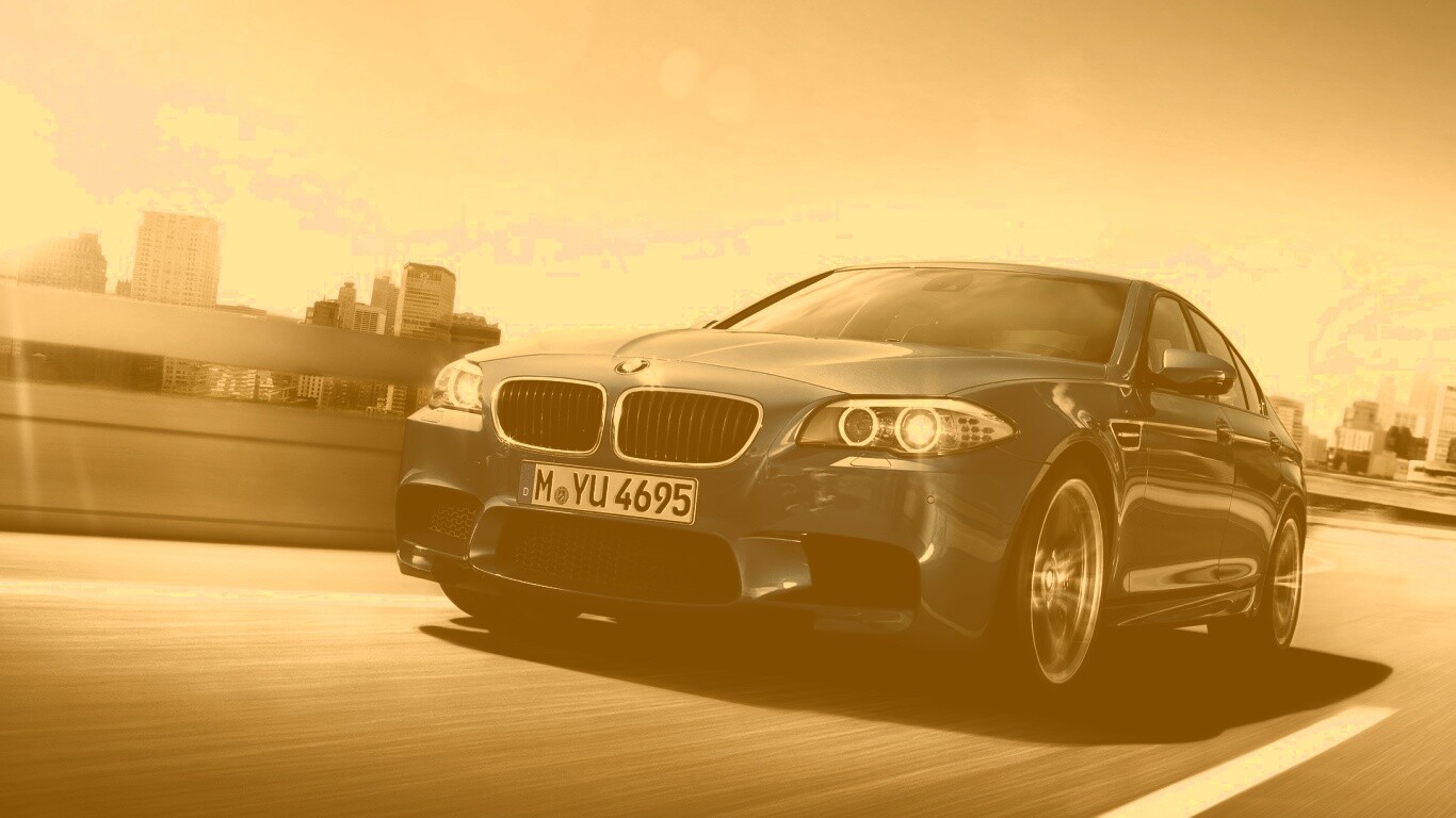 БМВ Ф10 в лучах солнца обои