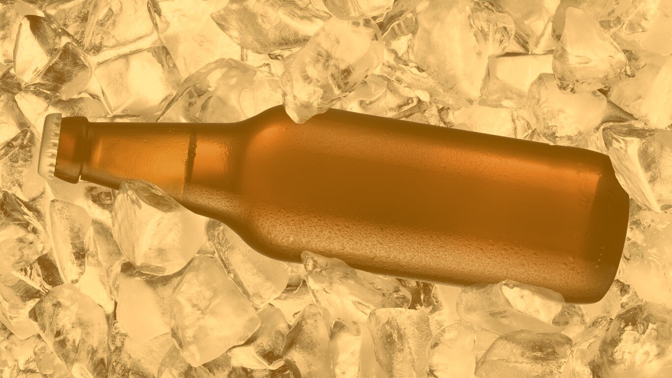 Бутылка пива во льду обои