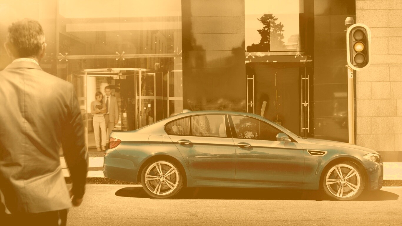 BMW F10 на светофоре обои