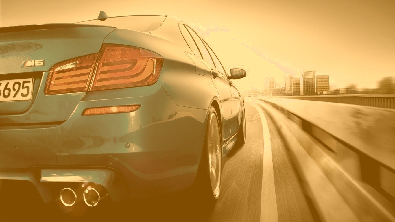 BMW F10 на повроте обои