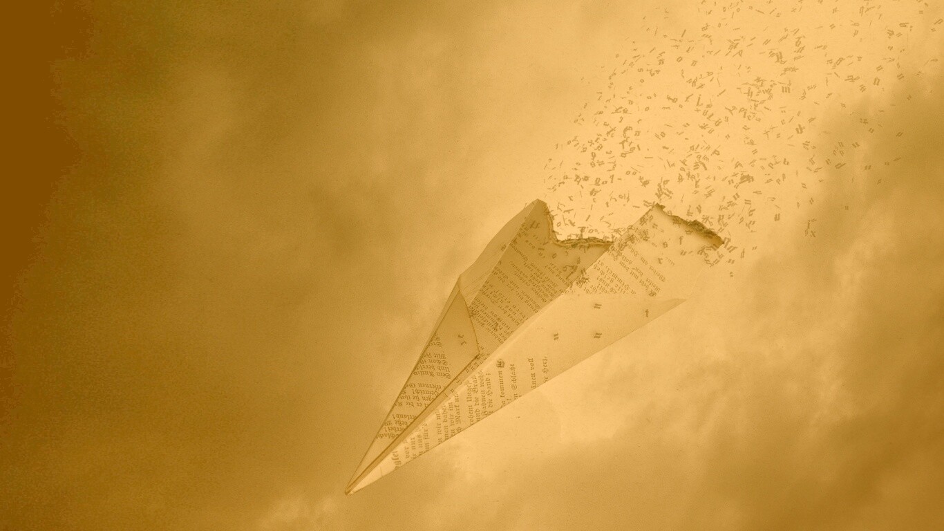 Крушение бумажного самолётика обои