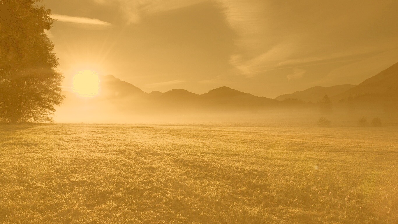 Восход над горами обои