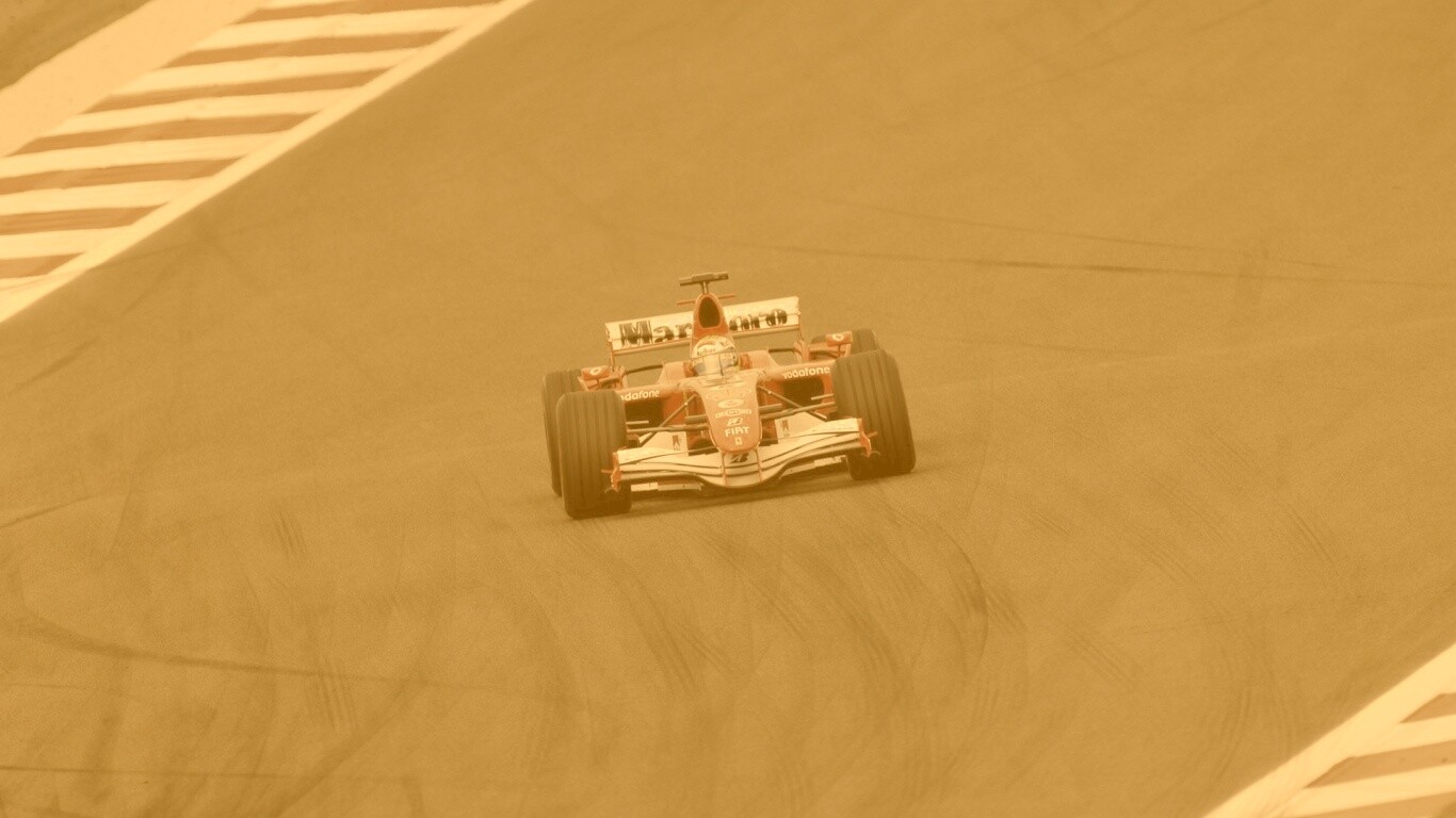 Болид на тарссе обои