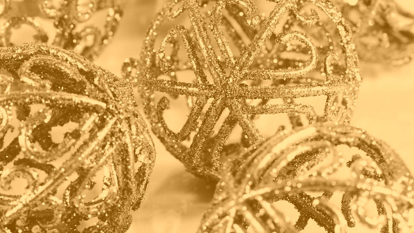 Серебрянные новогодние шары обои