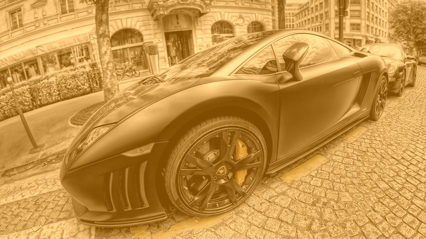 Ламборжини и Порше широкоугольным объективом обои