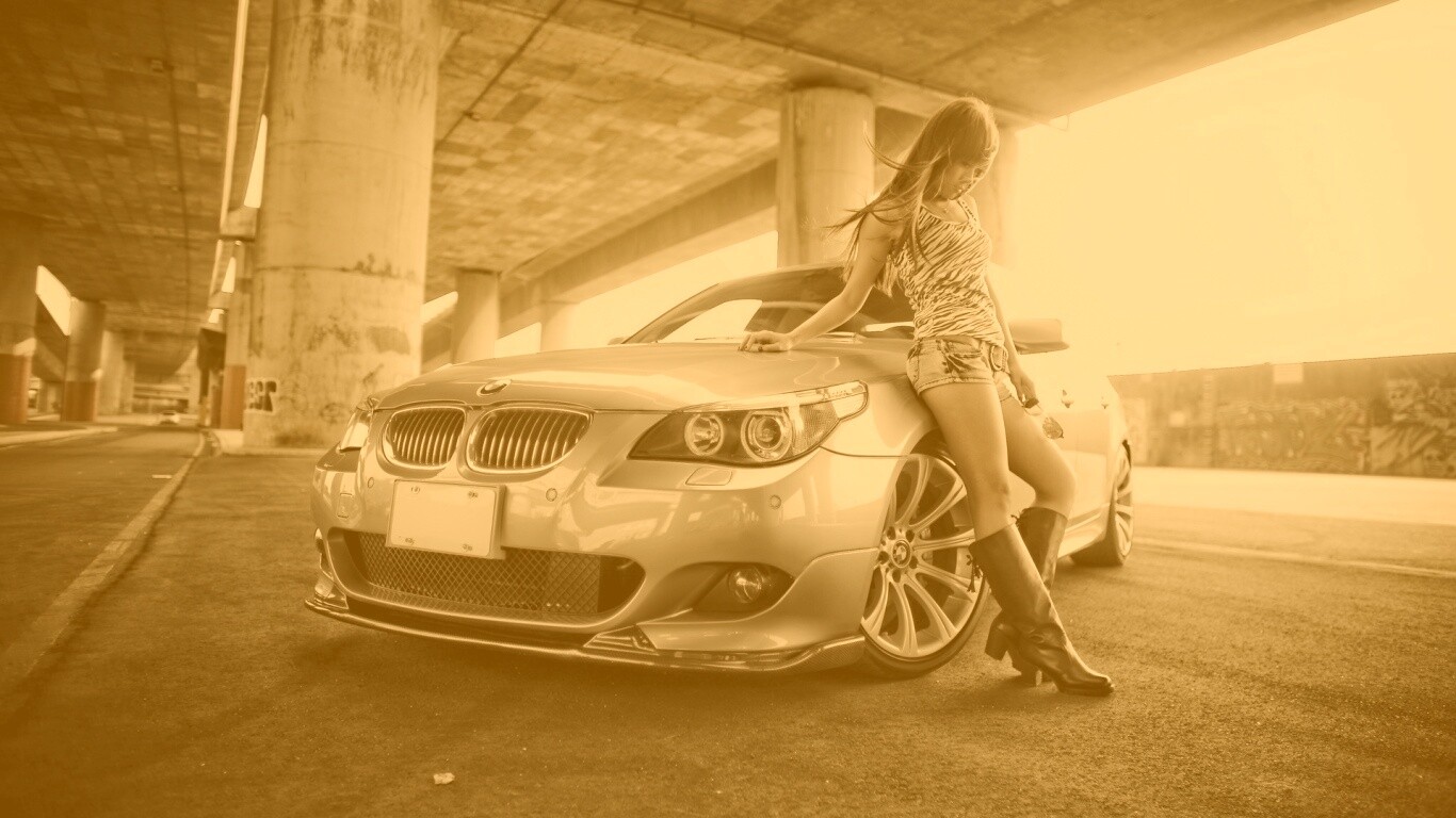 Девушка у BMW обои