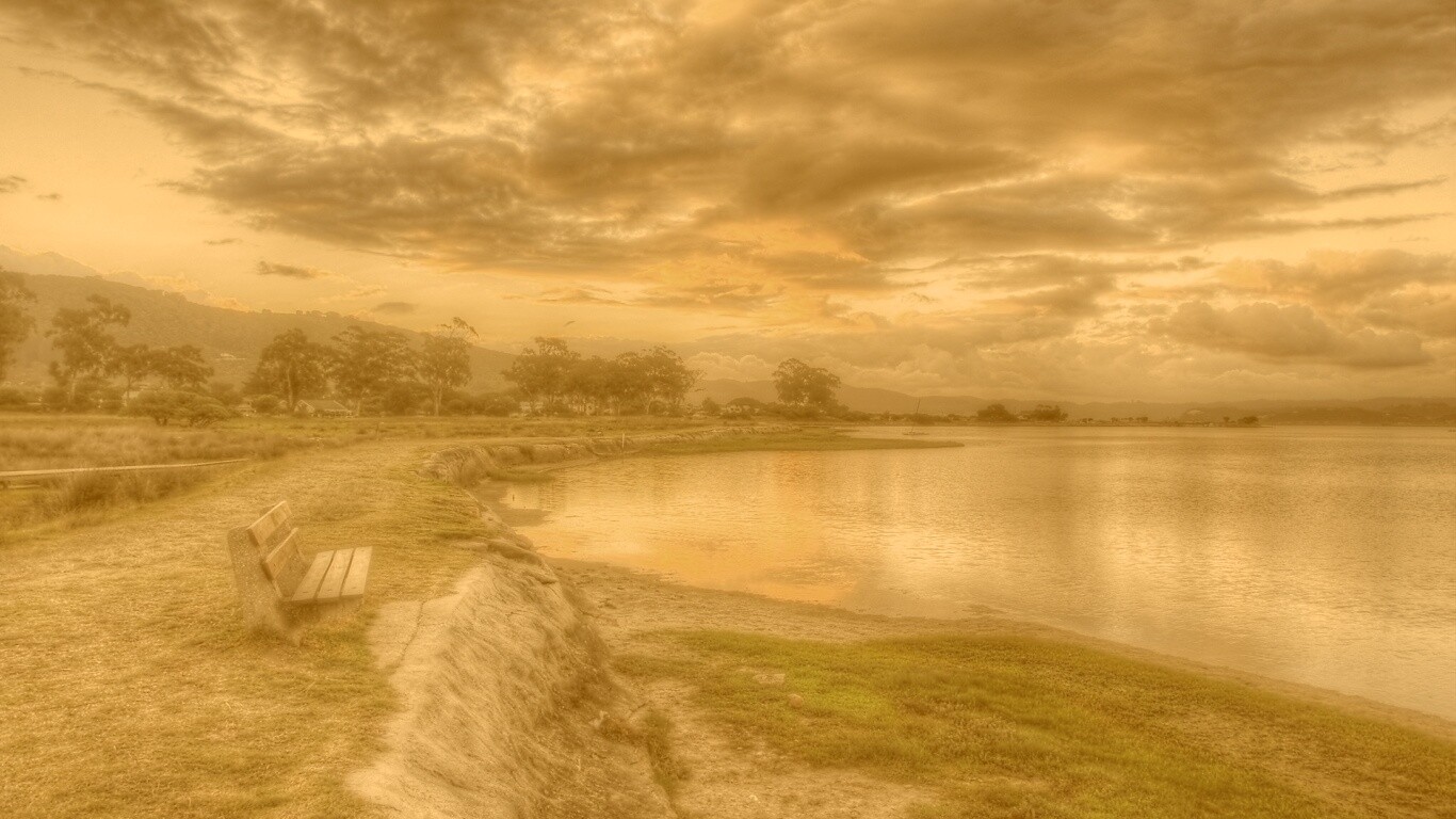 Скамейка у озера обои