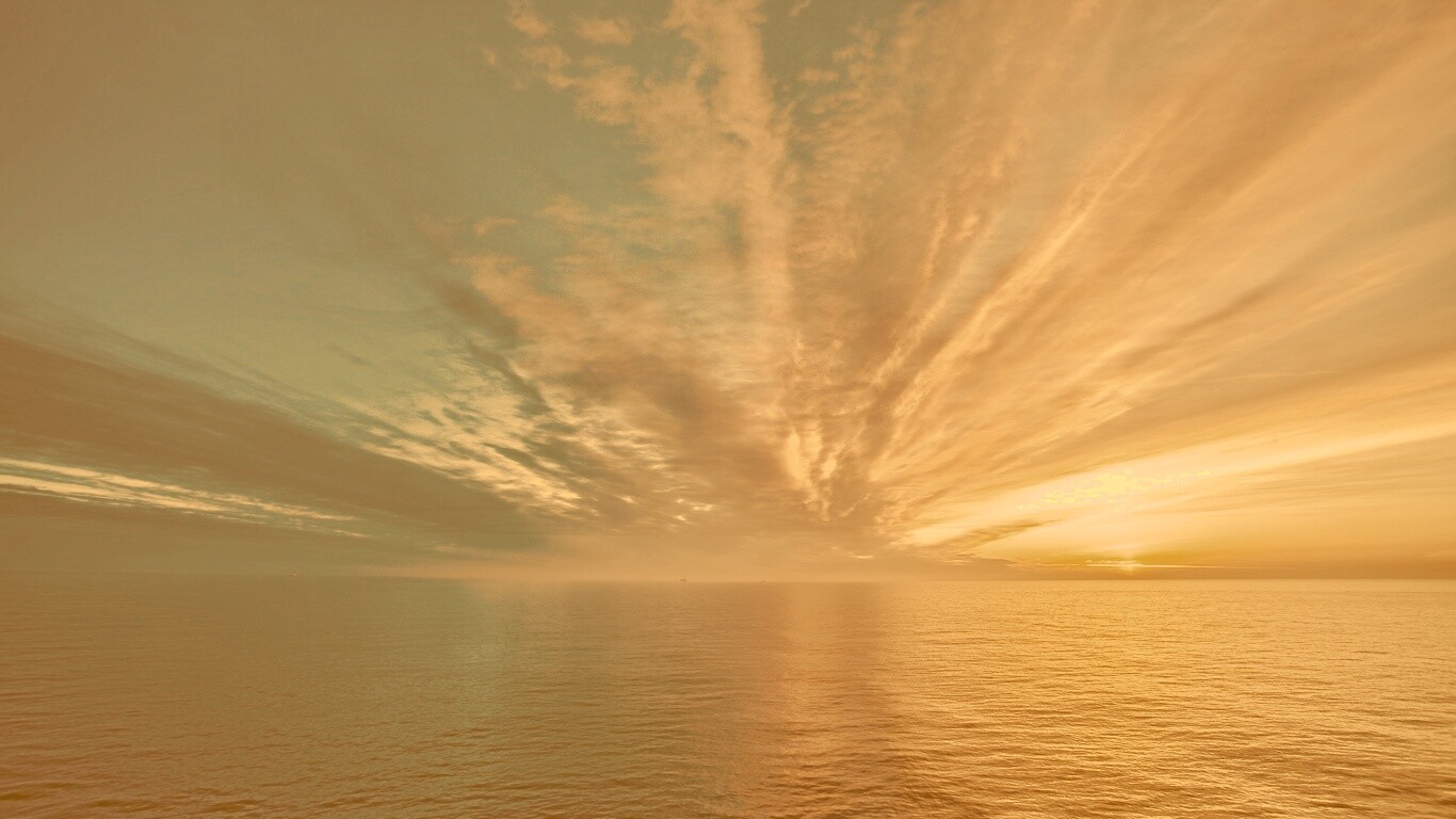 Закатное небо над морем обои