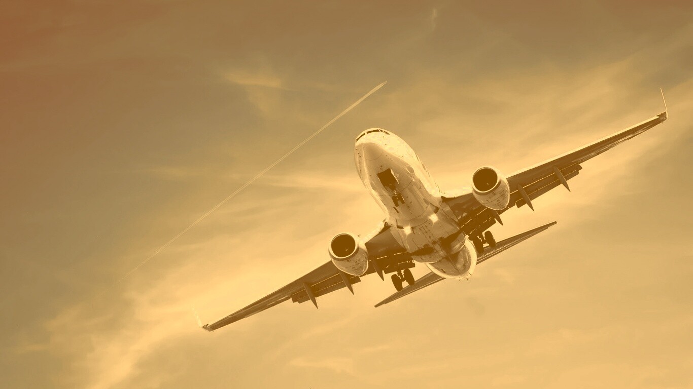 Лайнер в небе обои