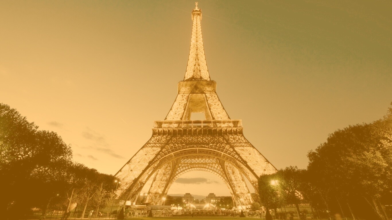 Светящаяся эйфелева башня обои