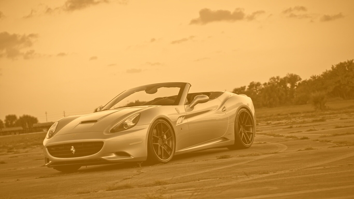 Ferrari на взлетном поле обои