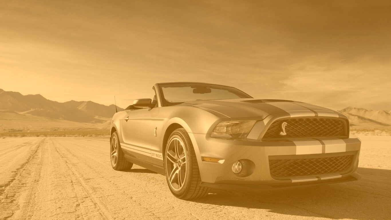 Ford Mustang на фоне гор обои