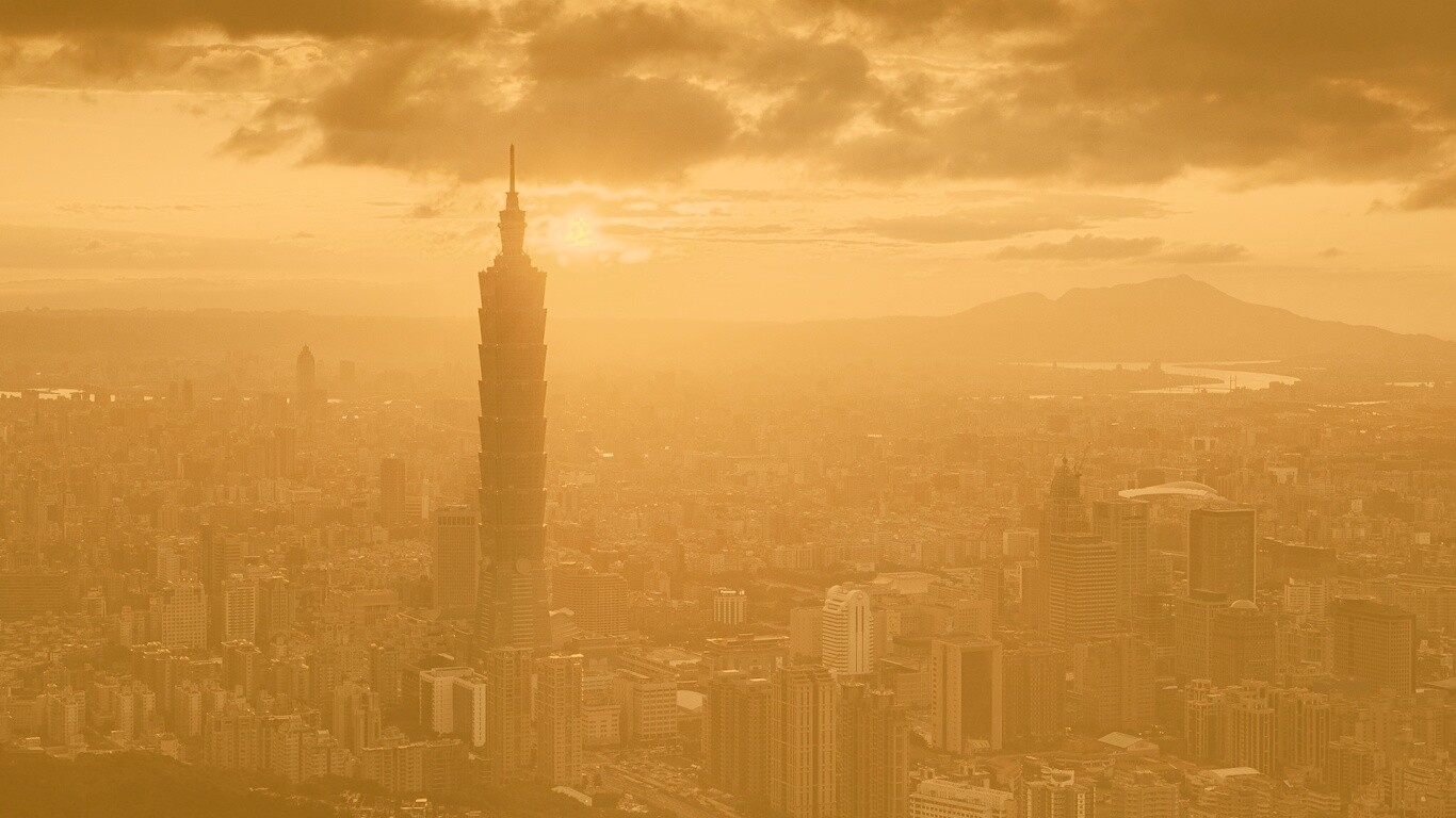 Башня на закате обои