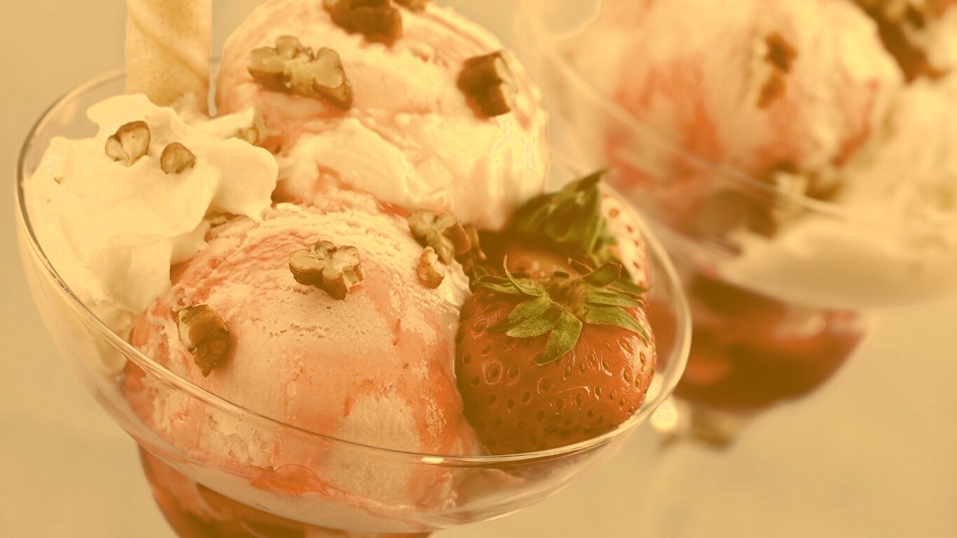 Клубничное мороженное обои