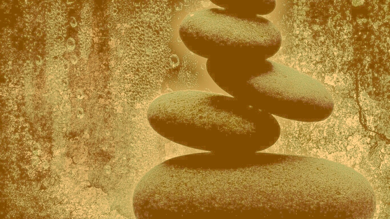 Башня из камней под водой обои