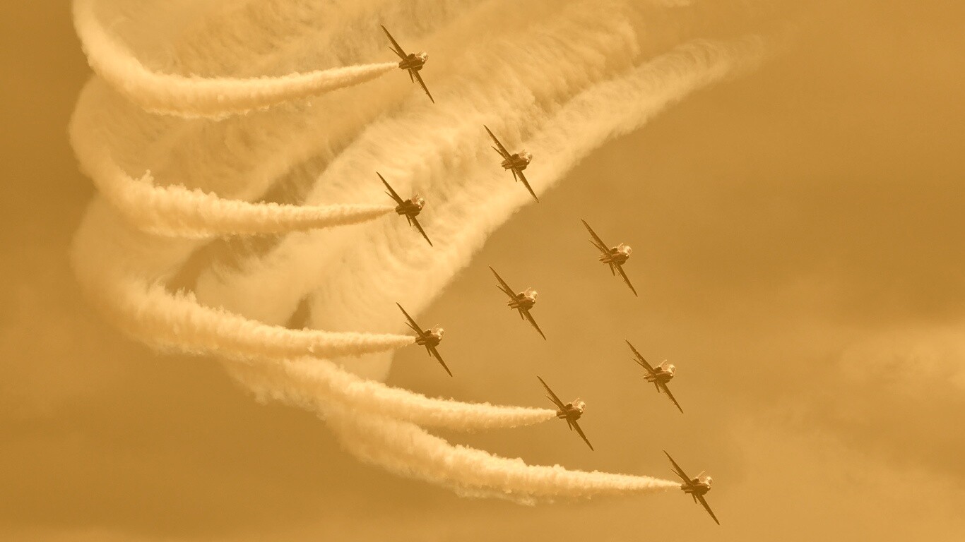 Красивая эскадра самолетов на авиашоу обои