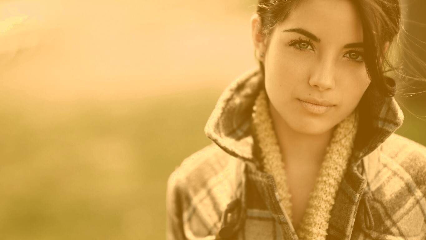 Красивая молодая девушка обои