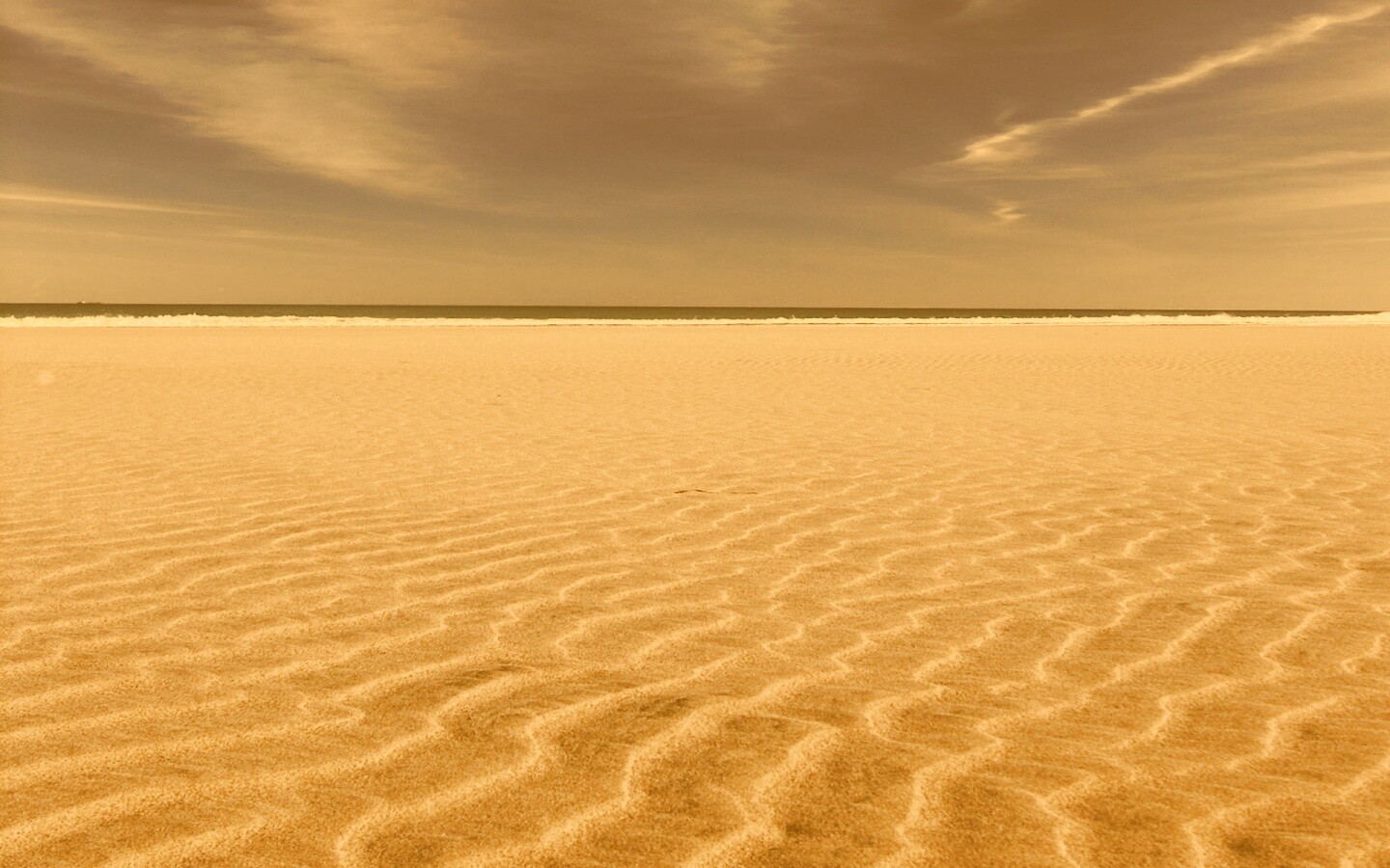 Пустыня на фоне моря обои