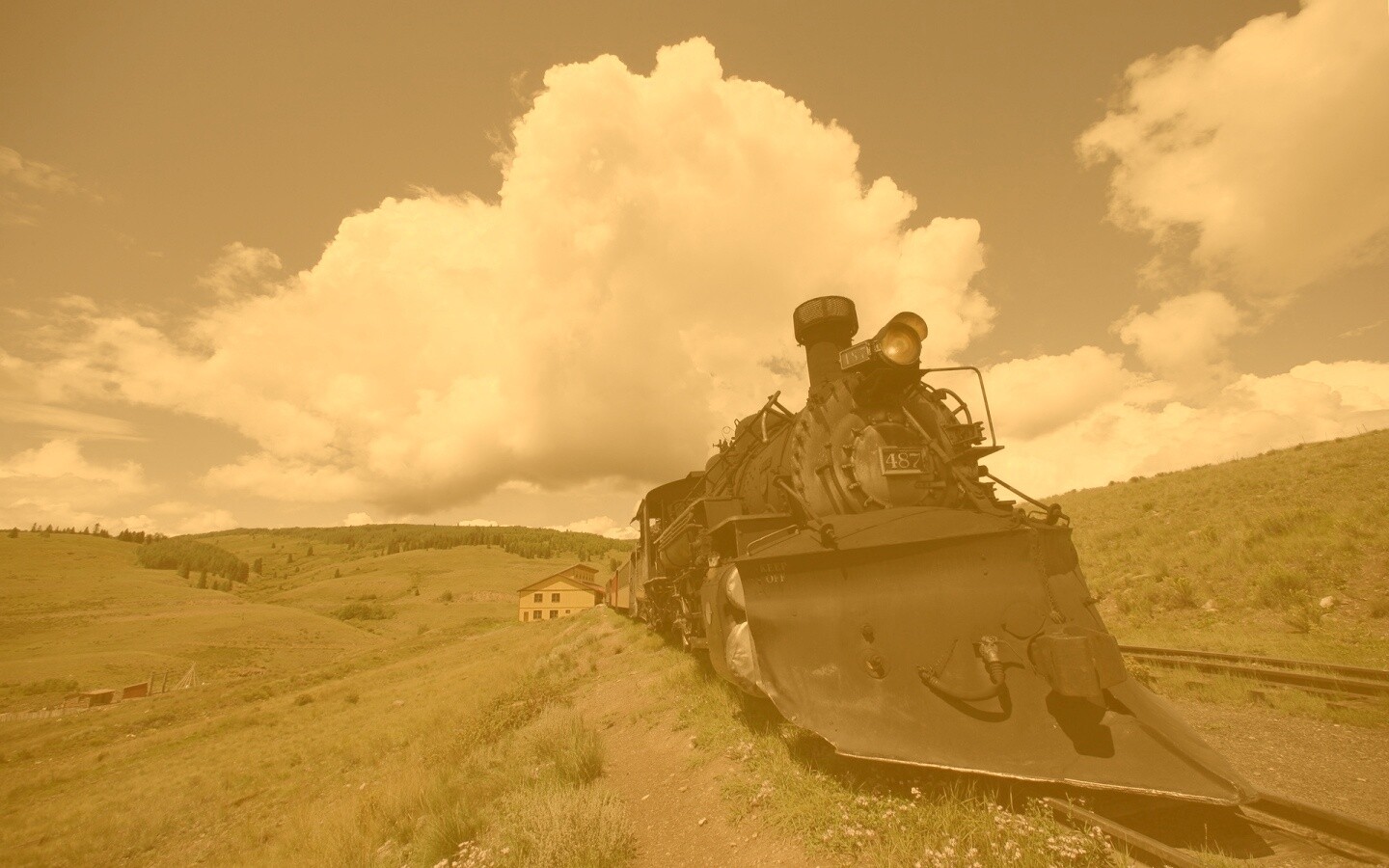 Паровоз на деревенской станции обои