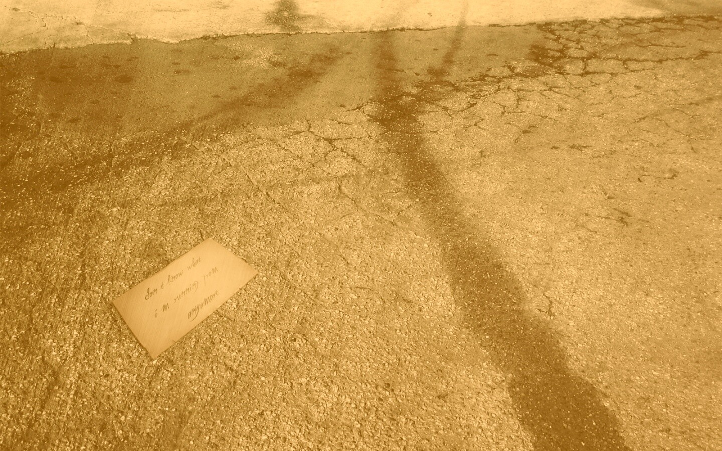 Записка на асфальте обои