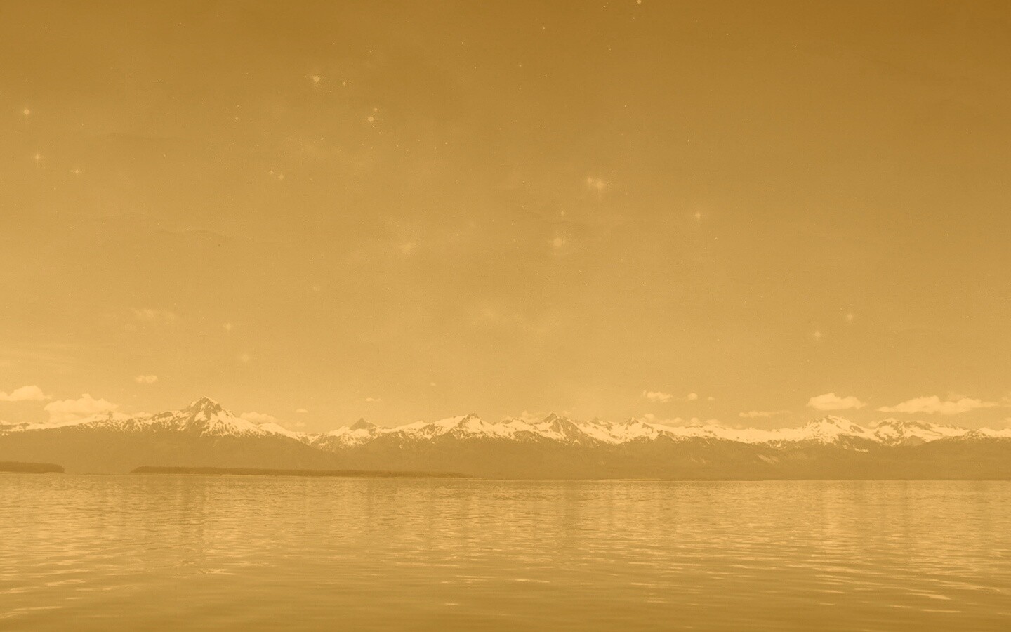 Горы за морем обои