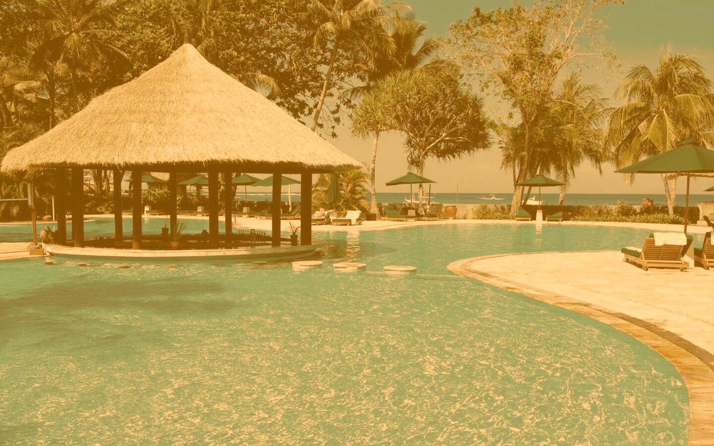 Бассейн отеля обои