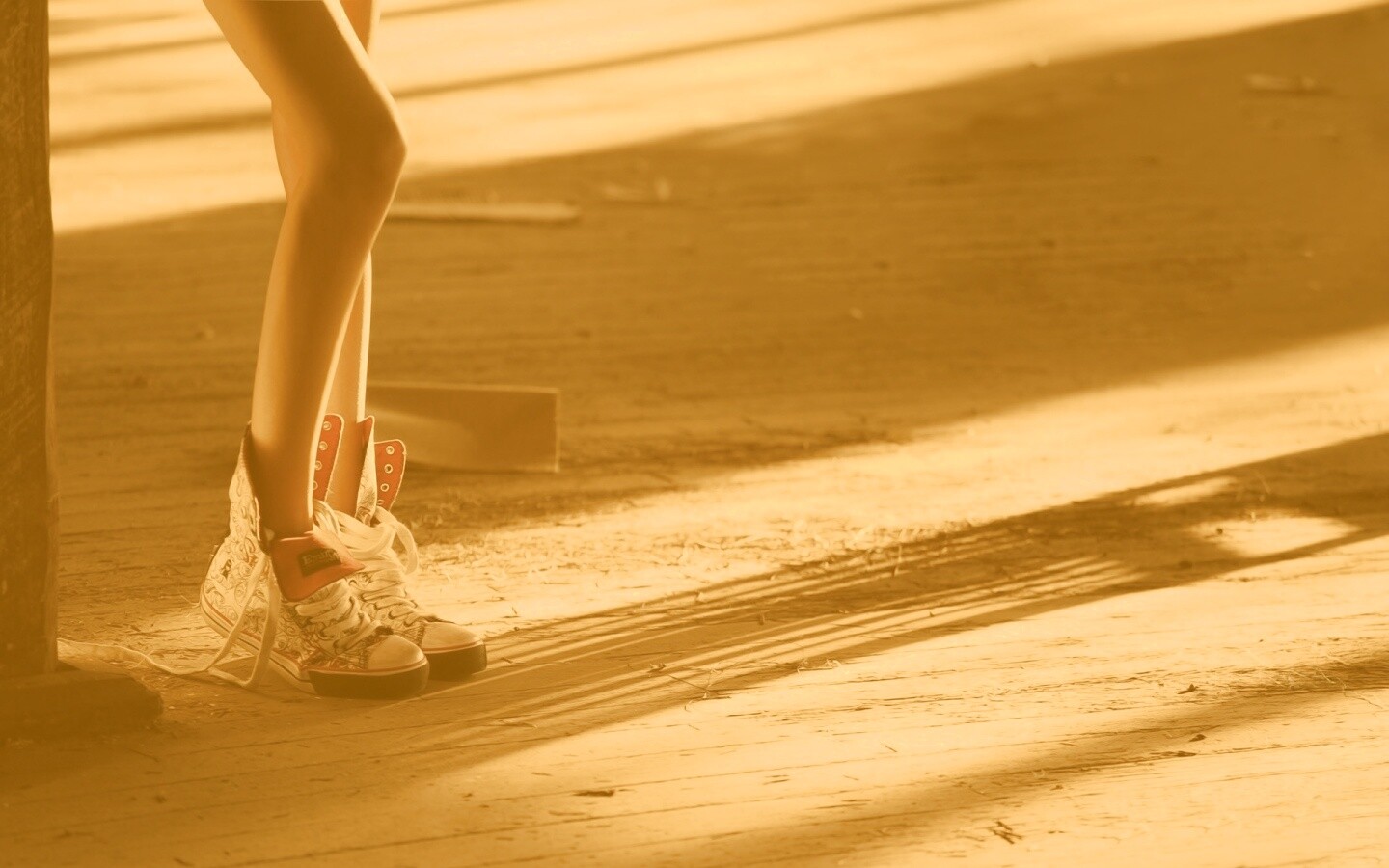 Ножки в кедах обои