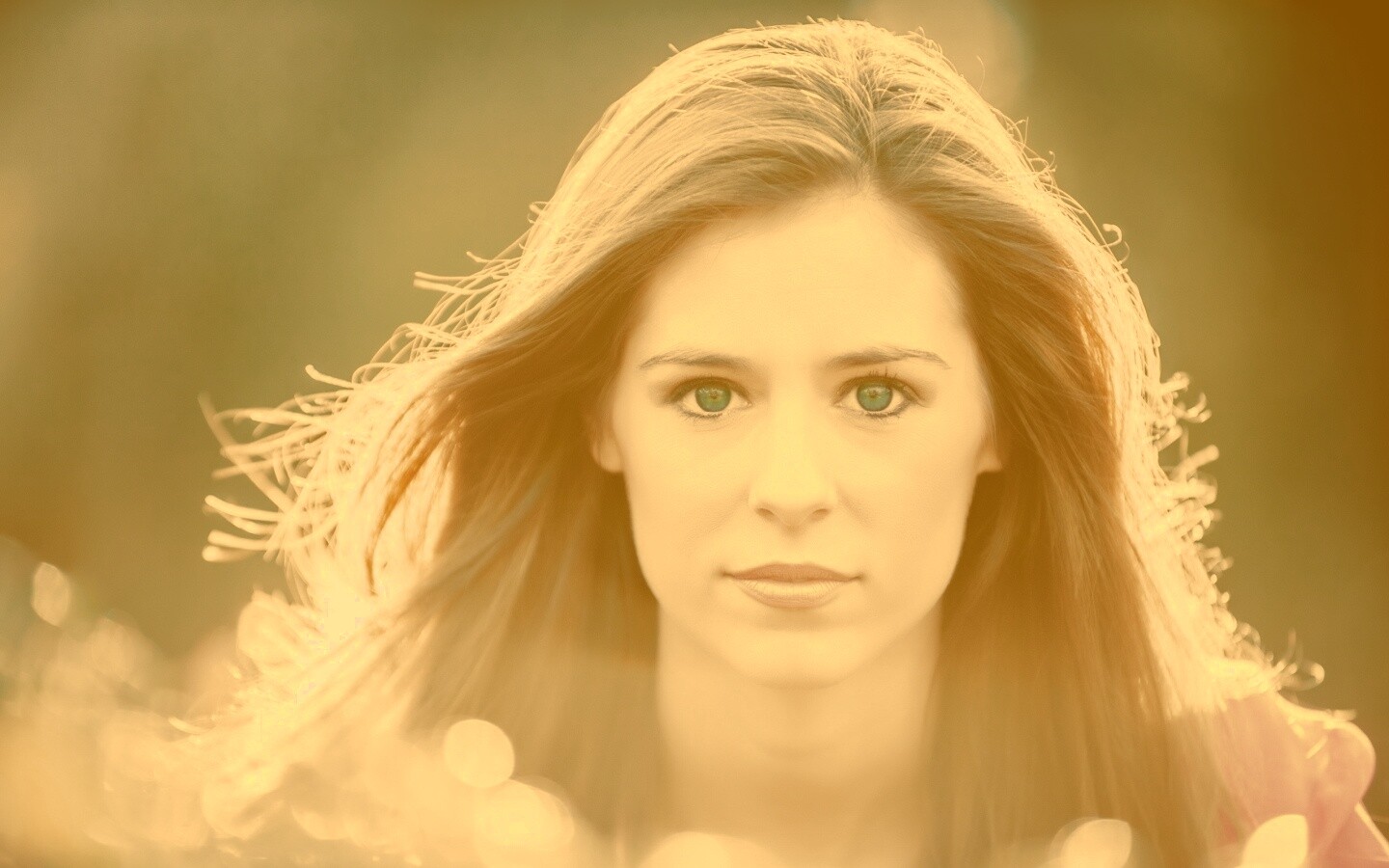 Девушка с голубыми глазами обои