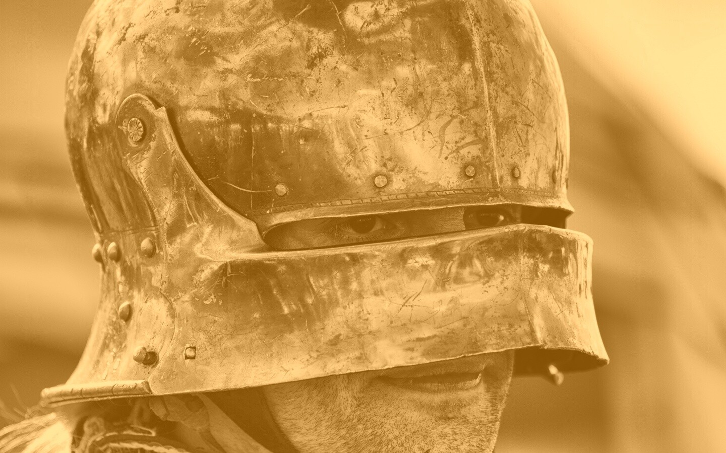 Человек в доспехах обои