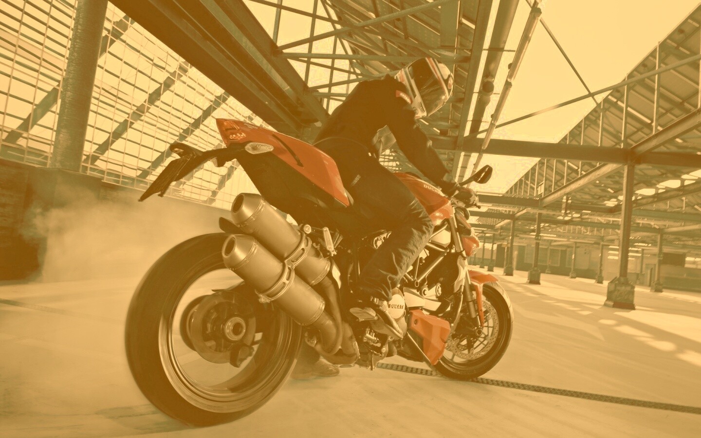 Пробуксовка на мотоцикле обои