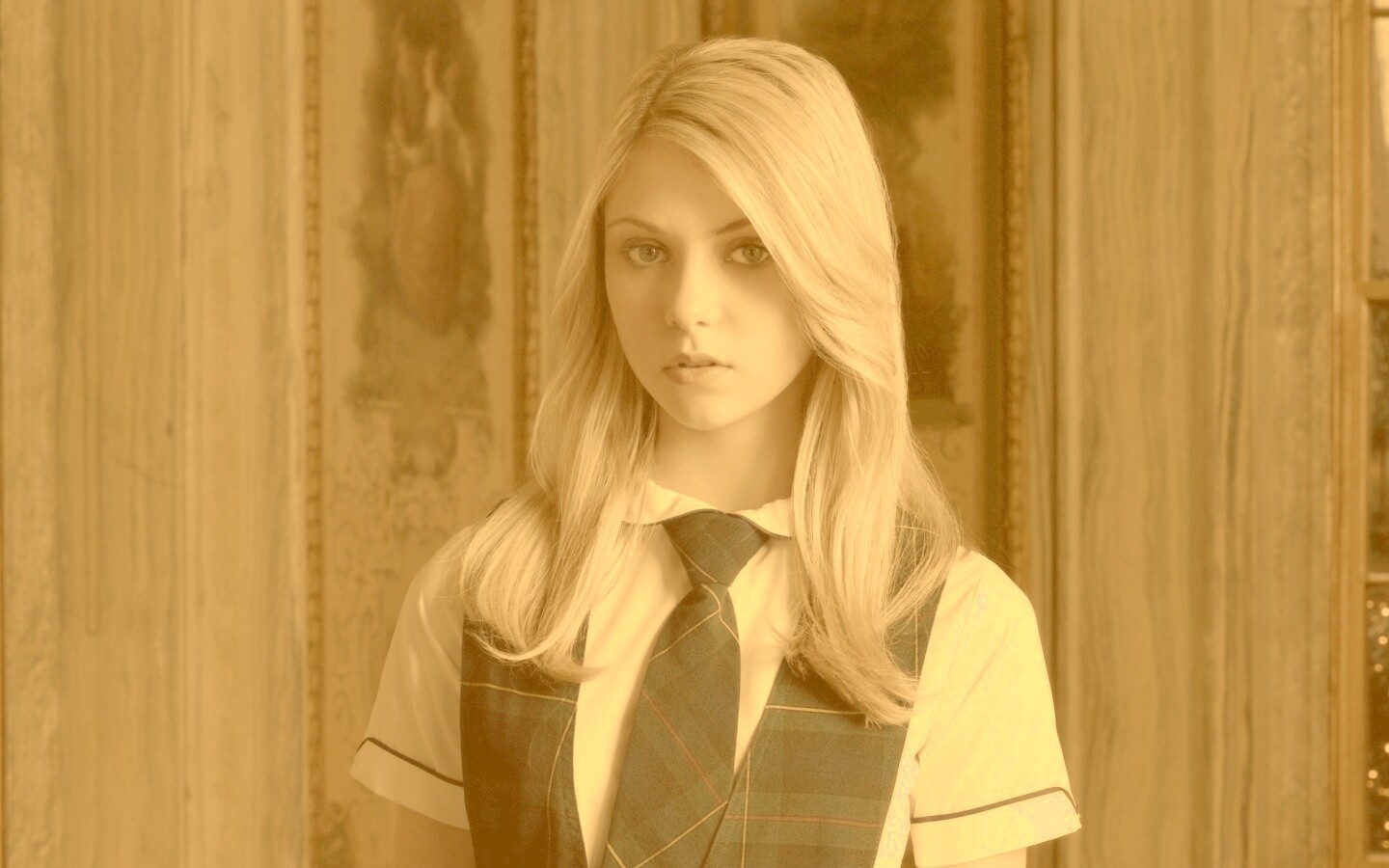 Тейлор Момсен обои