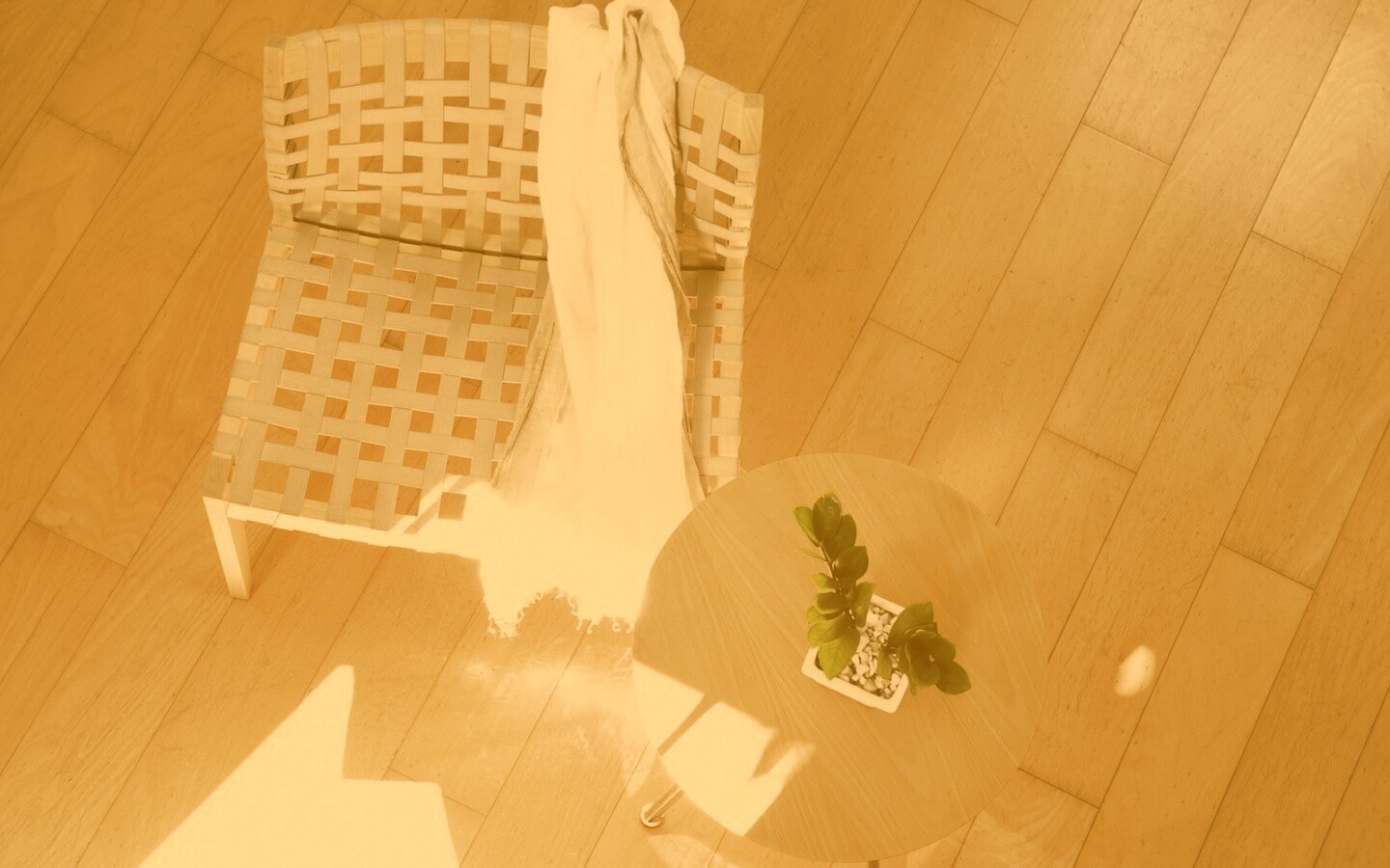 Отдых на плетенном кресле обои