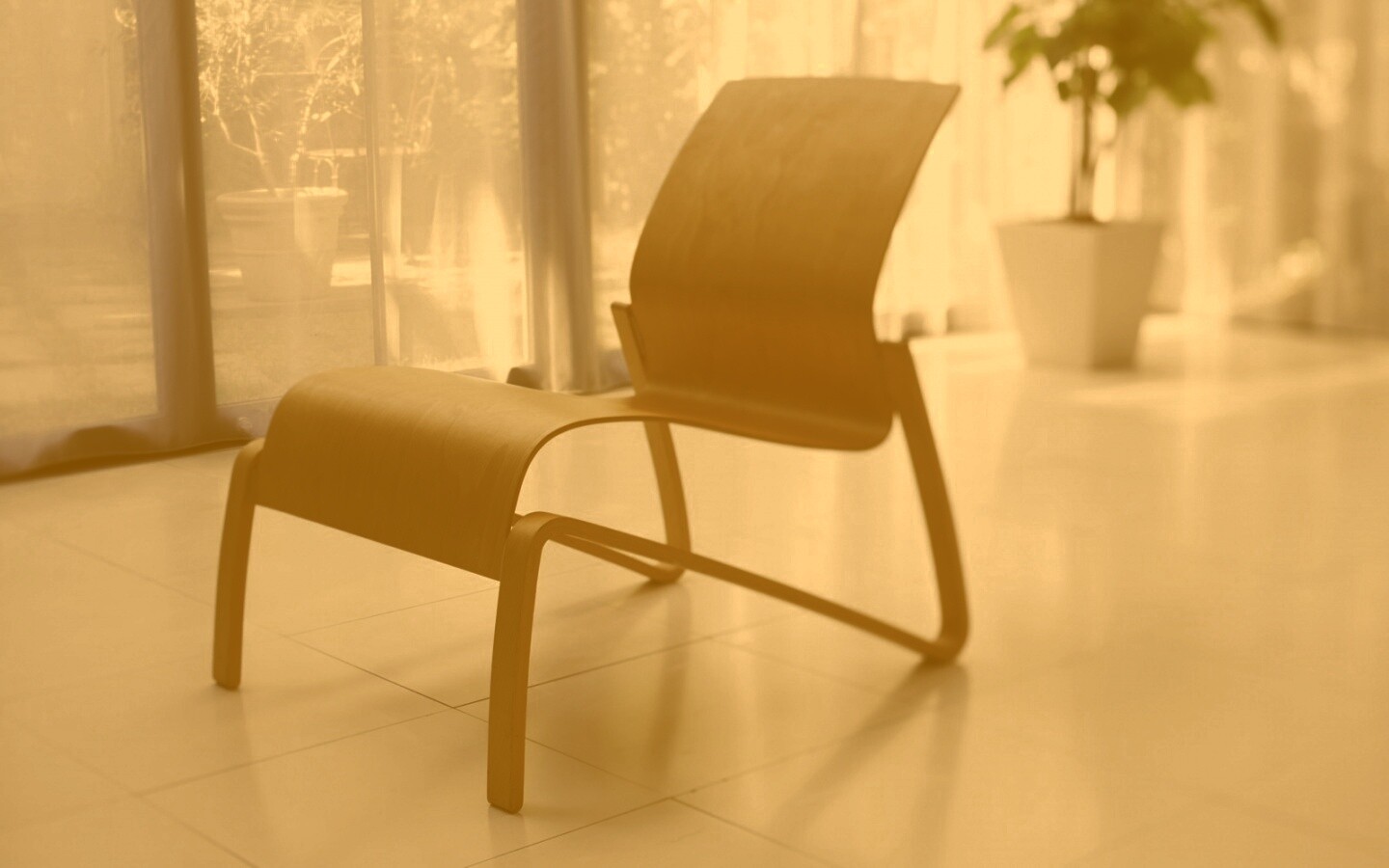 Деревянный стул обои