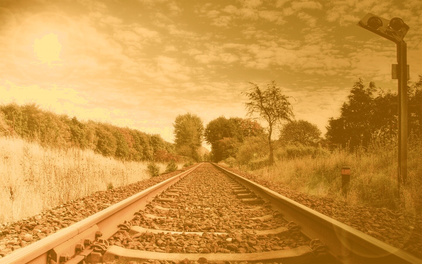 Уходящие в даль рельсы обои