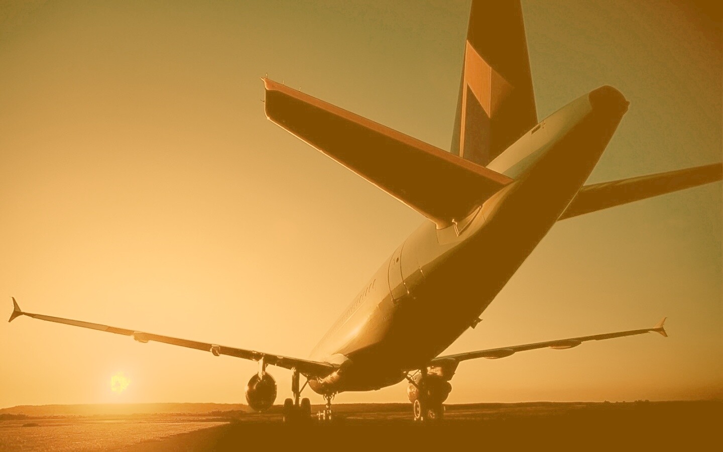 Самолет на закате обои