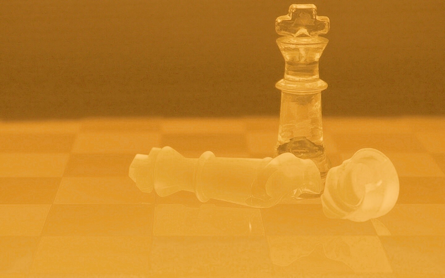 Две шахматных фигуры обои