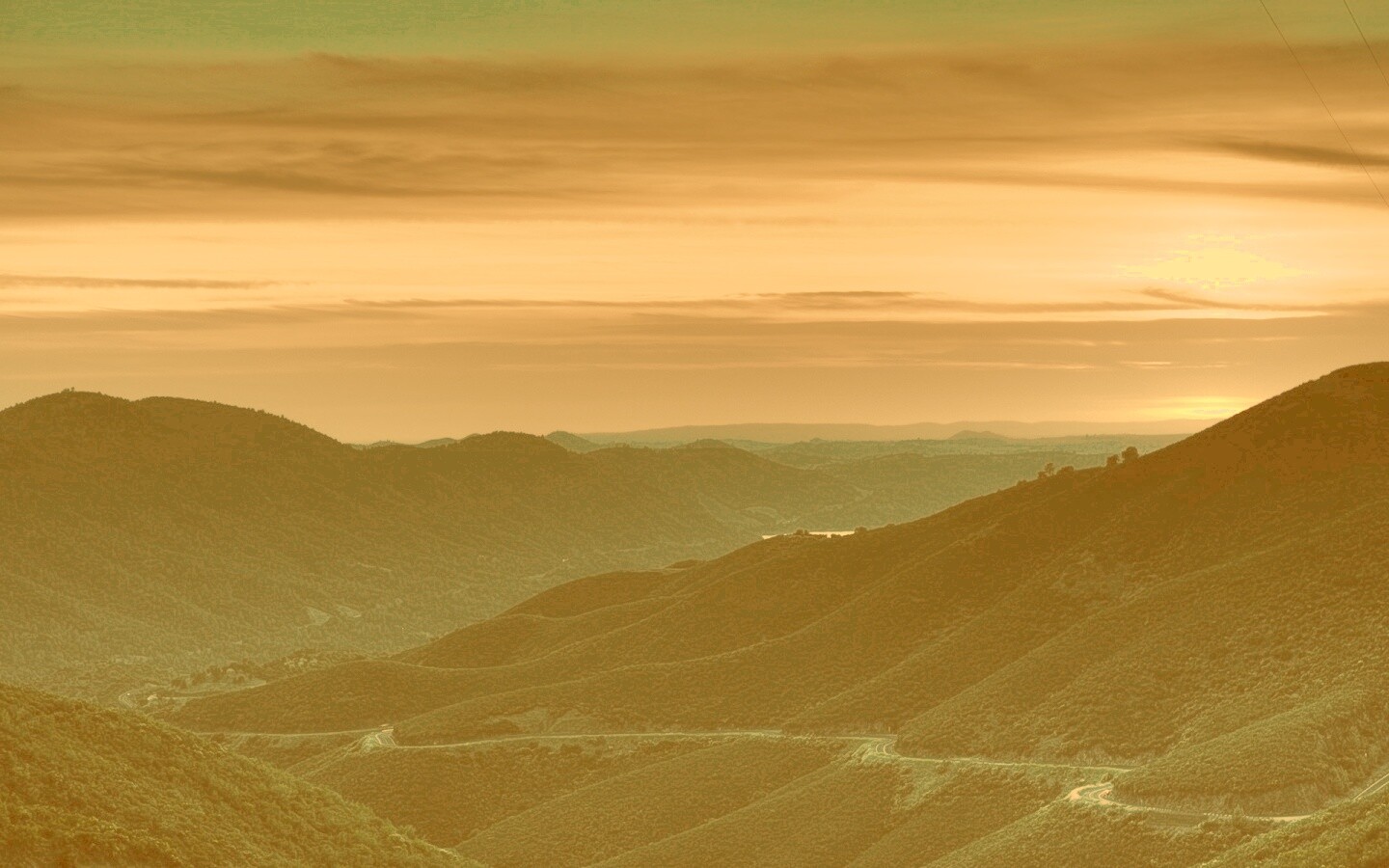 Закат на склонах гор обои