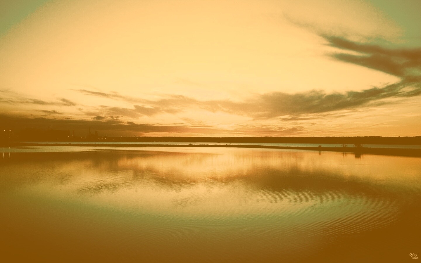 Закат над озером обои