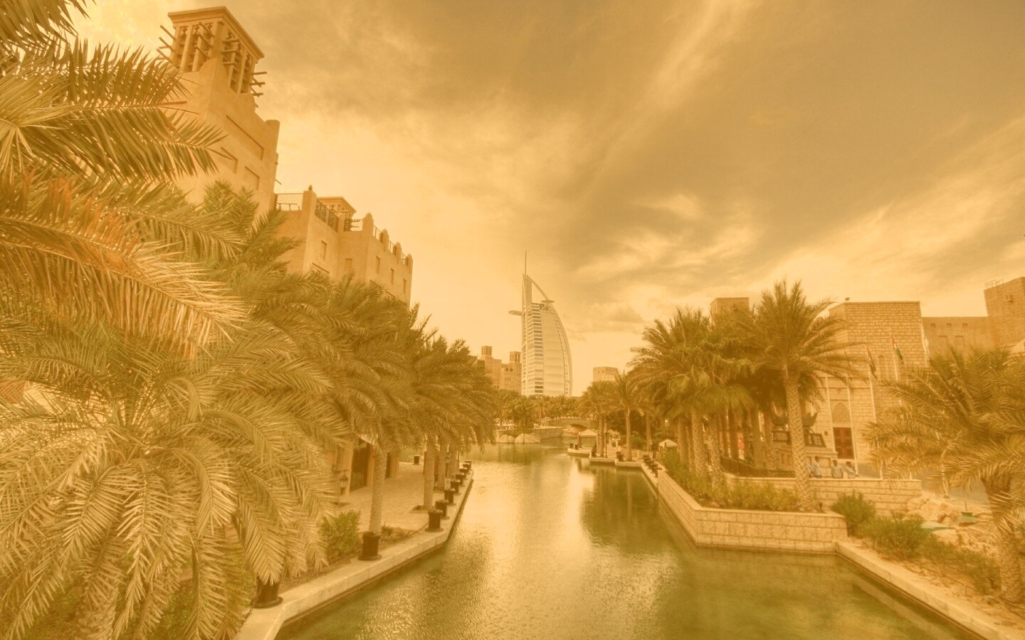 Вид на гостиницу Бурдж Аль Араб в Дубае обои