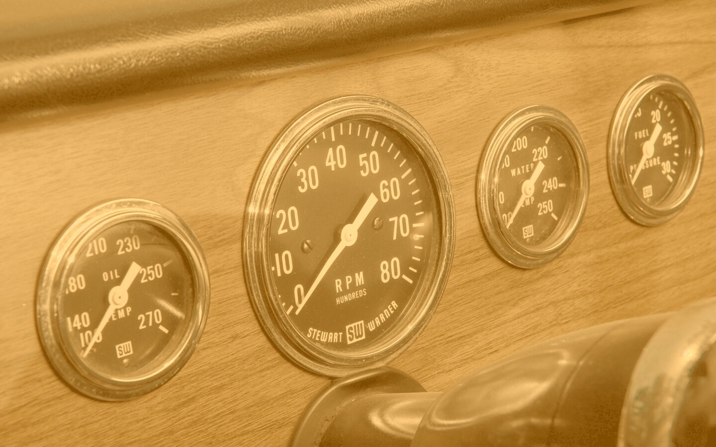 Приборная панель автомобиля Dodge обои