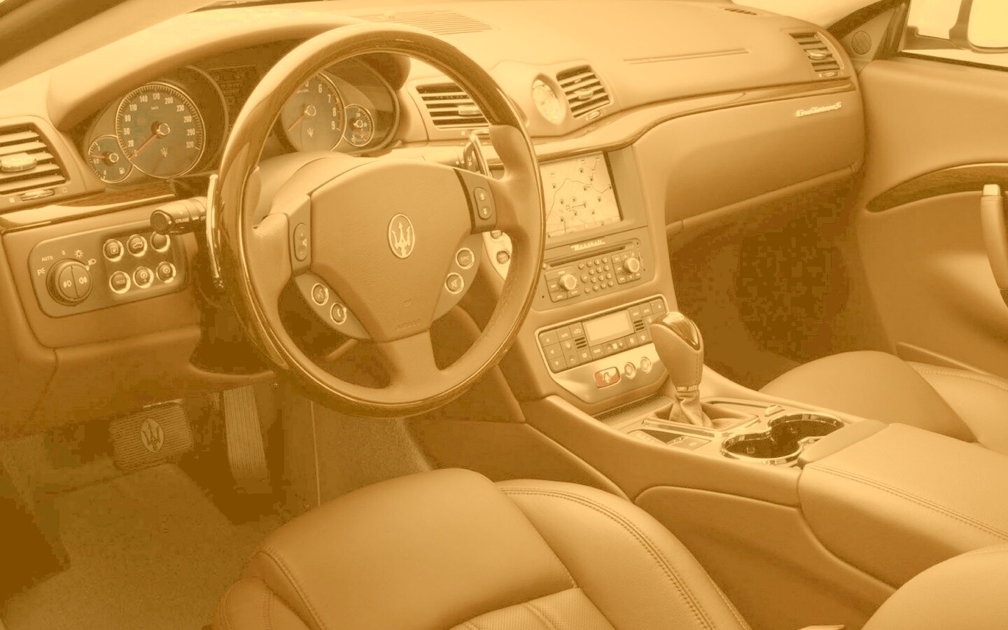 Салон Maserati Granturismo обои