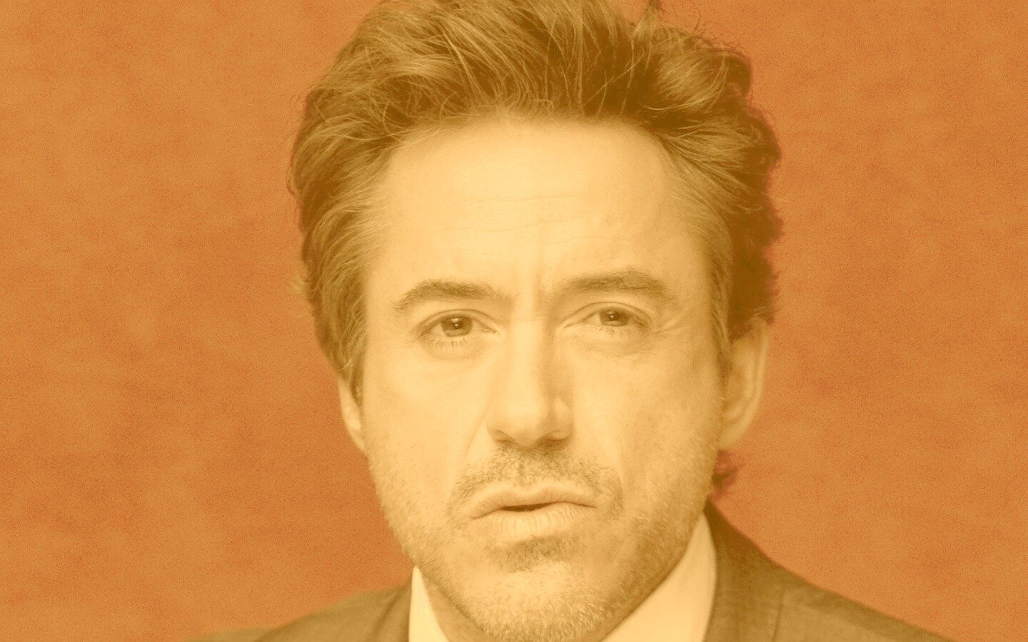 Роберт Дауни младший что-то подозревает обои