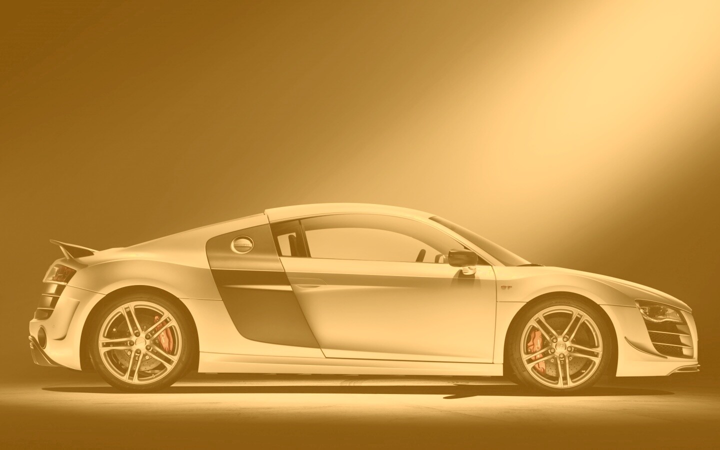 Audi R8 вид сбоку обои