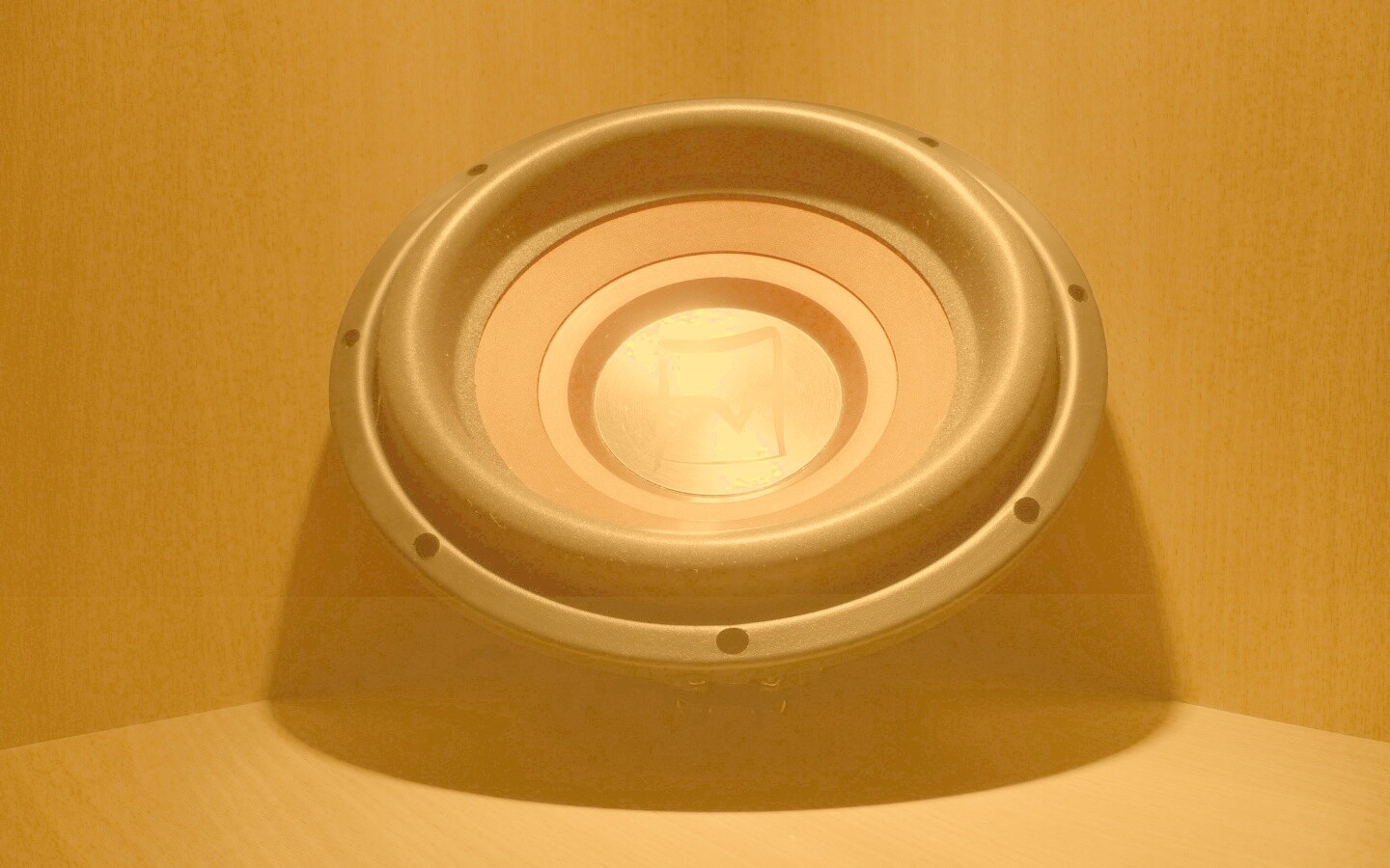 Сабвуфер в углу обои