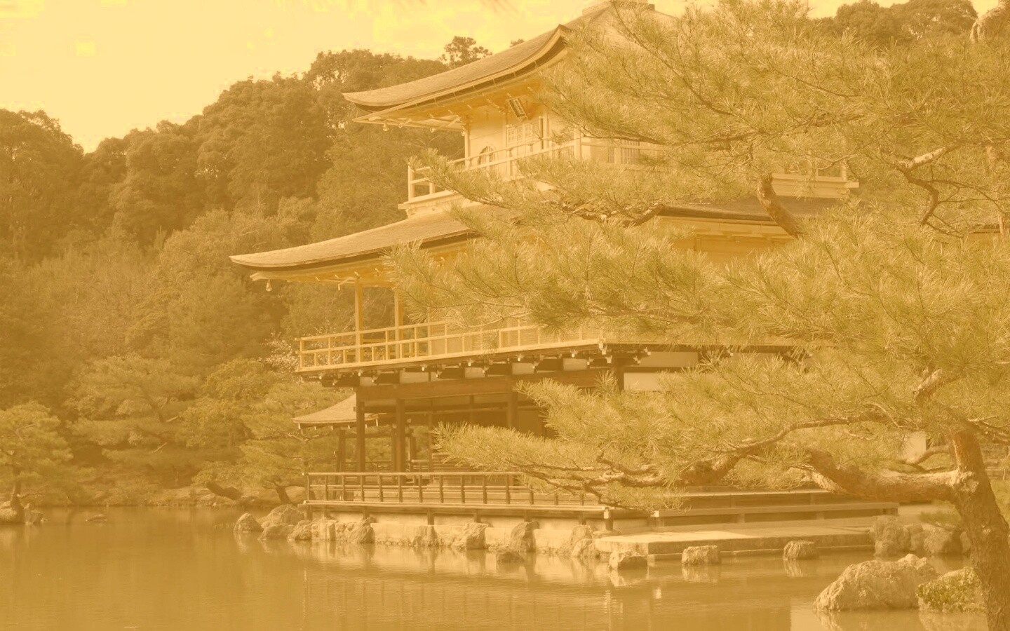 Пагода на берегу озера обои