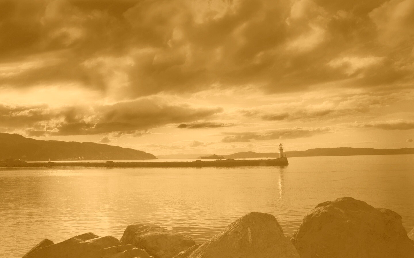 Маяк в далеке обои