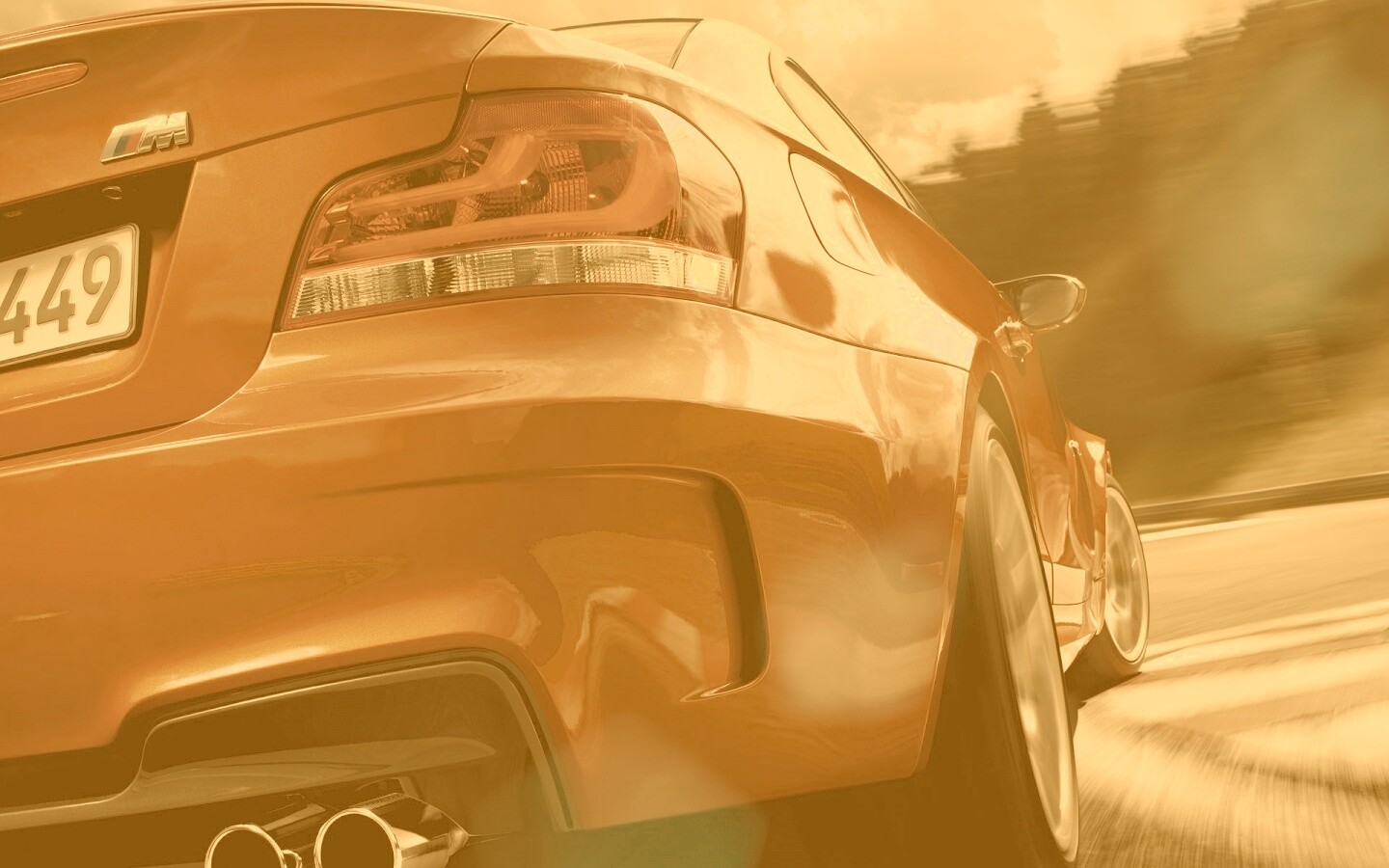 BMW входит в поворот на треке обои