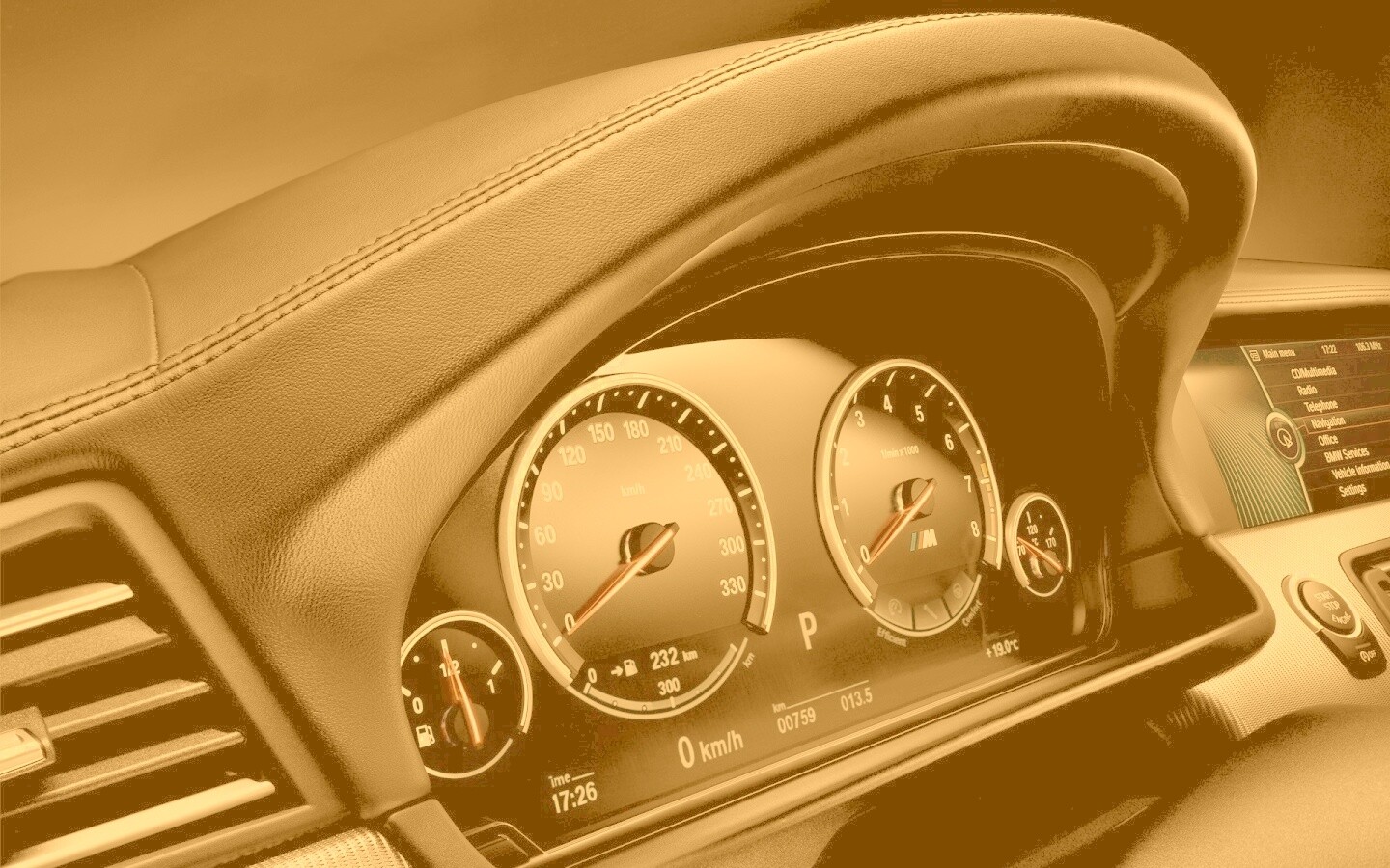 Приборная панель BMW F10 обои