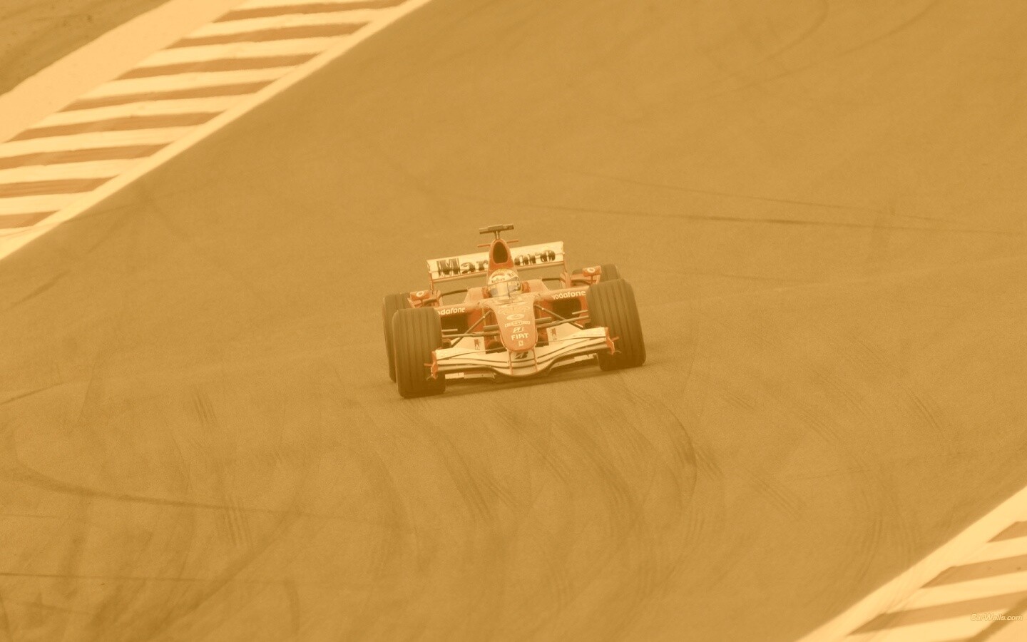 Болид на тарссе обои