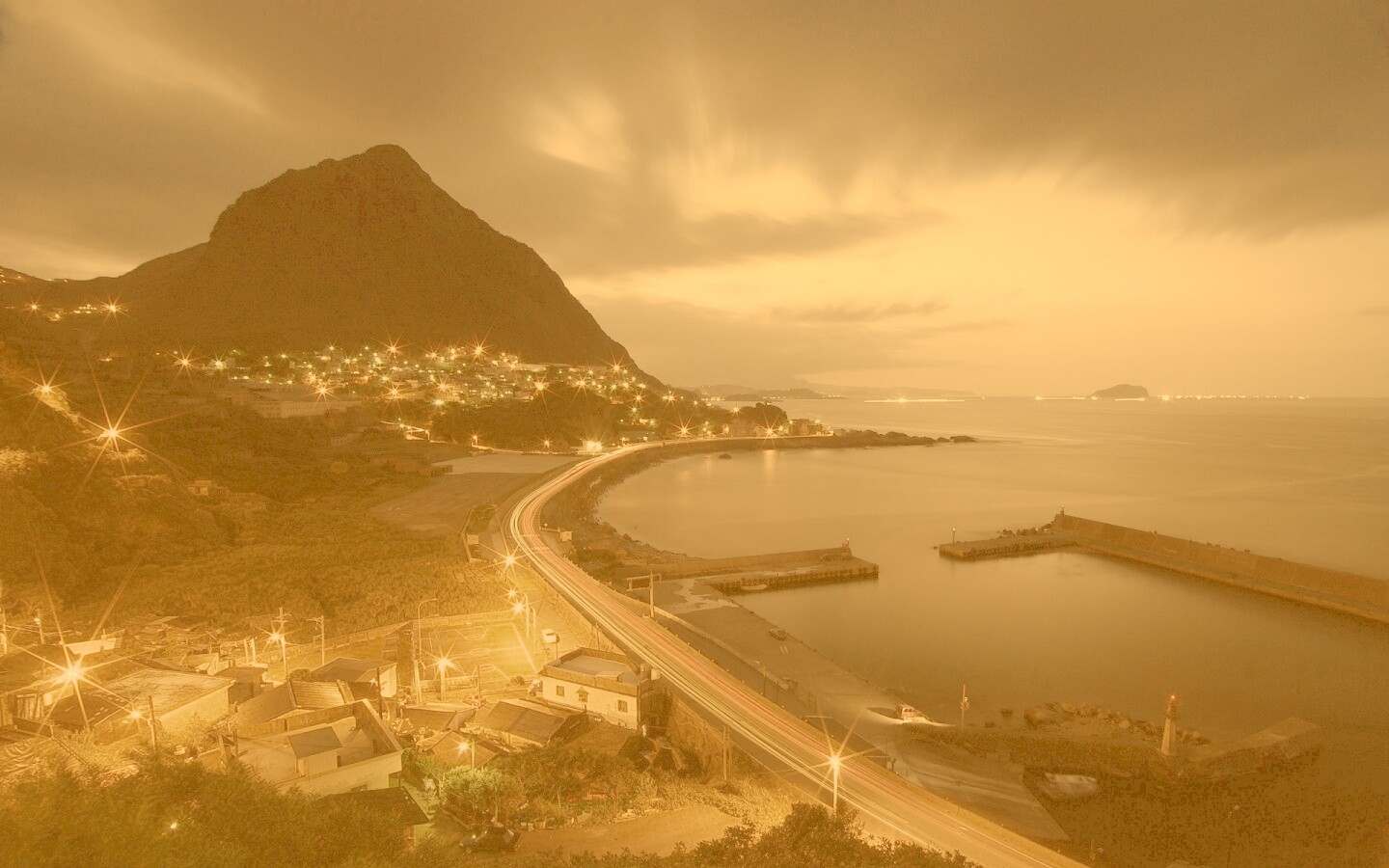 Городок у моря обои